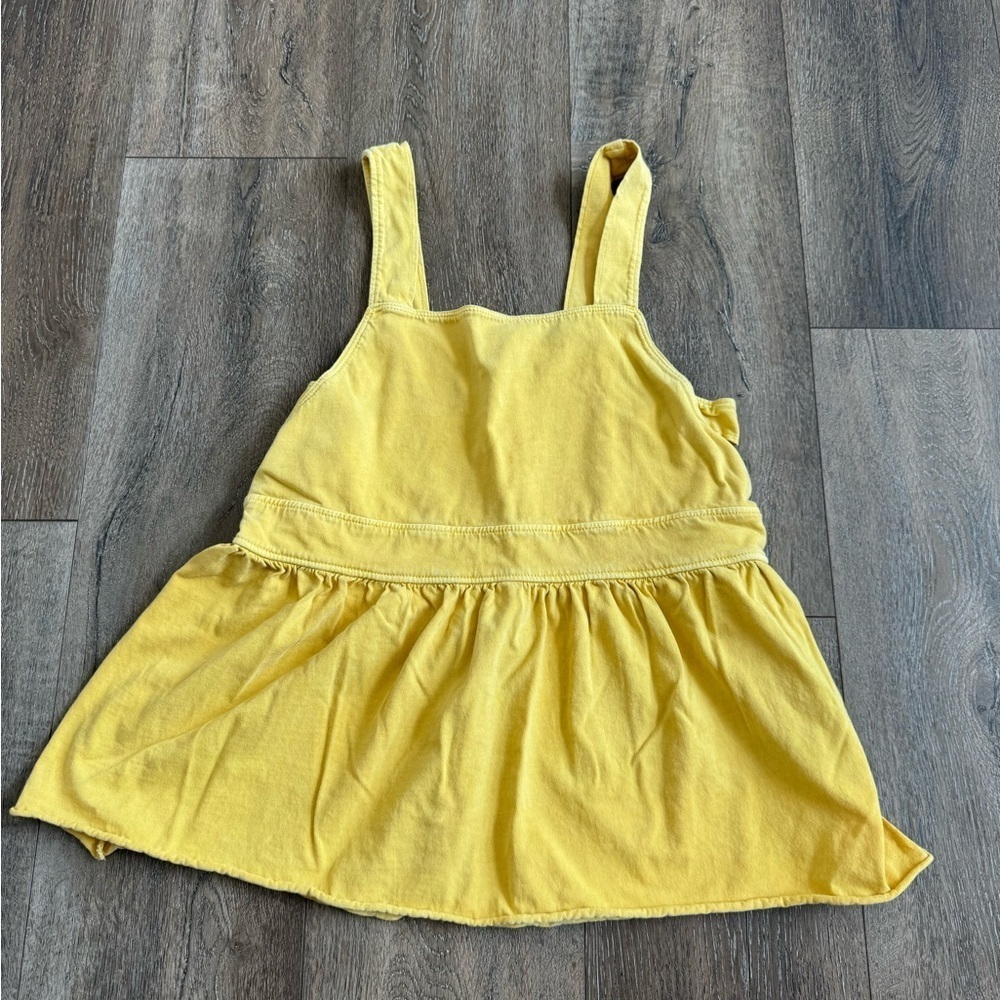 Abound Tank Top Mustard yellow color. Women’s size XS Very cute cut out style
